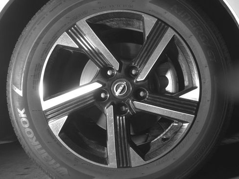 Used 2025 Nissan Sentra SV FWD image 13