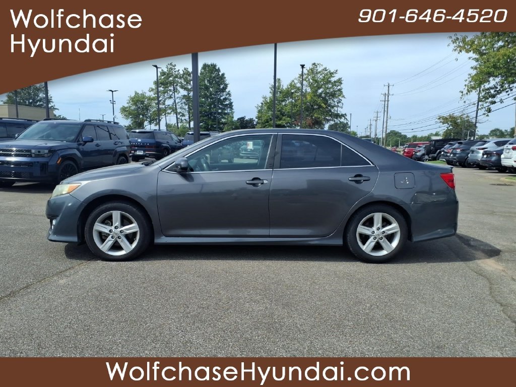 Used 2013 Toyota Camry SE FWD image 2