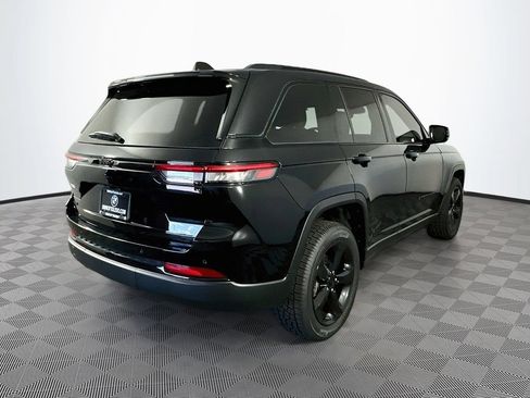 Used 2023 Jeep Grand Cherokee Altitude AWD/4WD image 9
