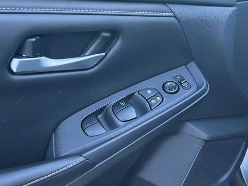 Used 2025 Nissan Sentra SV image 9