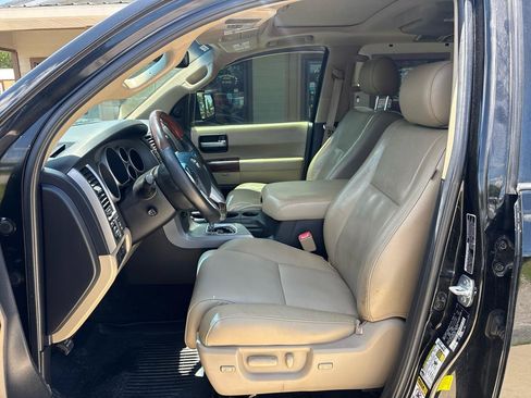 Used 2016 Toyota Sequoia Platinum RWD image 9