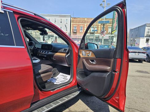 Used 2021 Mercedes-Benz GLE 350 4MATIC w/ Premium Package image 11