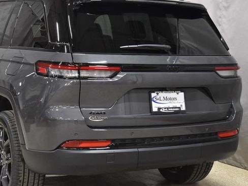 New 2025 Jeep Grand Cherokee Limited w/ Trailer Tow Package image 9