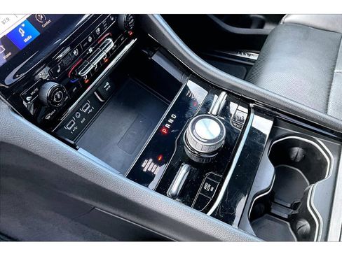 Certified 2024 Jeep Grand Cherokee Overland w/ Luxury Tech Group IV image 16