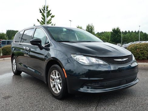 Used 2023 Chrysler Voyager LX FWD image 3