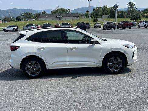 Used 2024 Ford Escape ST-Line w/ Tech Pack #1 AWD/4WD image 5