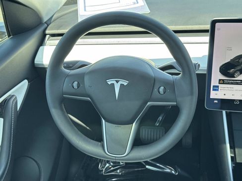 Used 2021 Tesla Model Y 2WD image 10