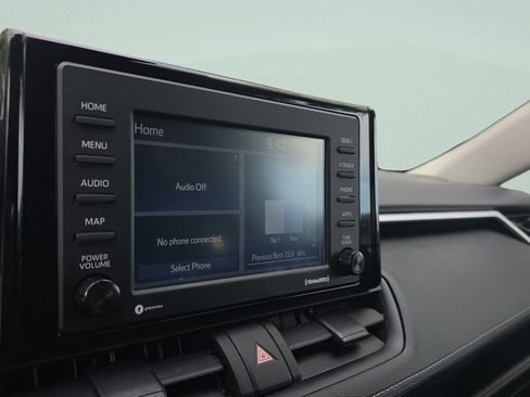 Used 2022 Toyota RAV4 LE image 12