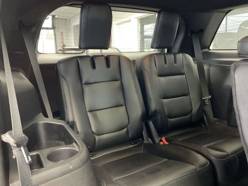 Used 2017 Ford Explorer XLT w/ Equipment Group 202A image 18