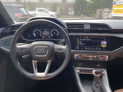 Certified 2024 Audi Q3 2.0T Premium w/ Convenience Package AWD/4WD image 2