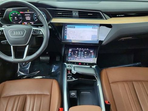 Used 2024 Audi Q8 e-tron Premium Plus w/ Premium Plus Package image 35