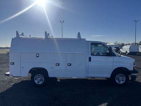 New 2025 Chevrolet Express 3500 w/ Power Convenience Package image 8