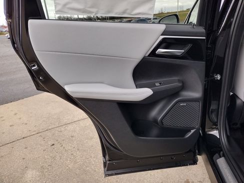 New 2025 Mitsubishi Outlander SE image 30