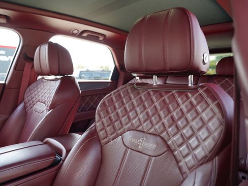 Used 2021 Bentley Bentayga V8 w/ First Edition Specification image 15