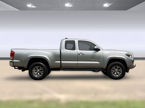 Used 2016 Toyota Tacoma SR5 image 7