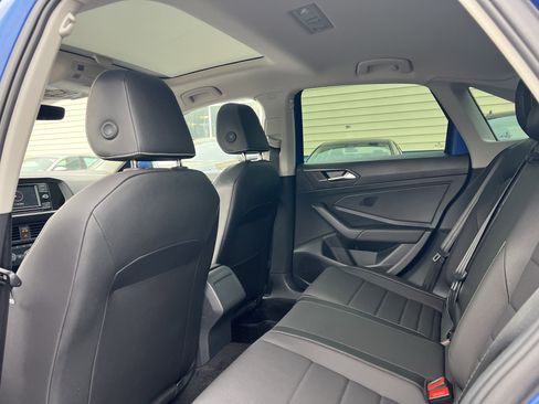 Used 2024 Volkswagen Jetta SE w/ Panoramic Sunroof Package image 24