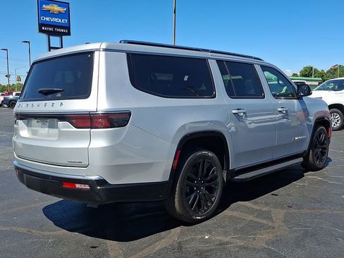 Used 2024 Jeep Wagoneer L Series II w/ Flexible Seating Group AWD/4WD image 6