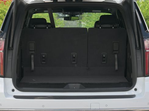 Used 2021 Chevrolet Tahoe LT AWD/4WD image 32