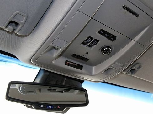 Used 2016 Chevrolet Suburban LT image 24