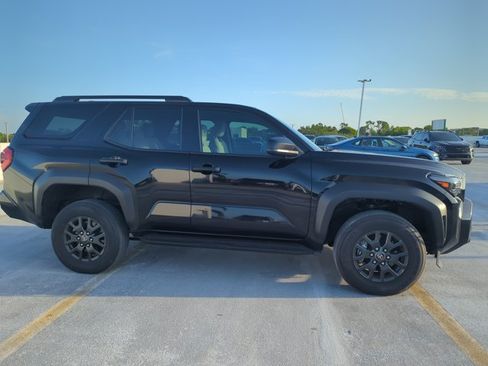 Certified 2025 Toyota 4Runner SR5 AWD/4WD image 4