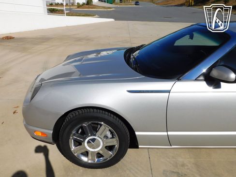Used 2005 Ford Thunderbird image 11