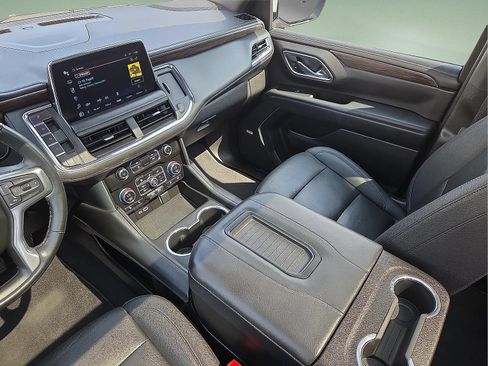 Used 2023 Chevrolet Tahoe Z71 w/ Luxury Package AWD/4WD image 19