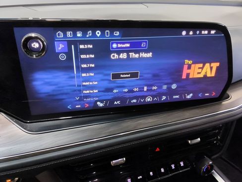 Used 2025 Chevrolet Suburban Z71 AWD/4WD image 23