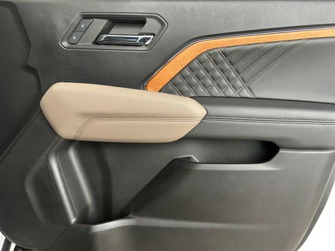 Used 2023 GMC Canyon Denali image 25