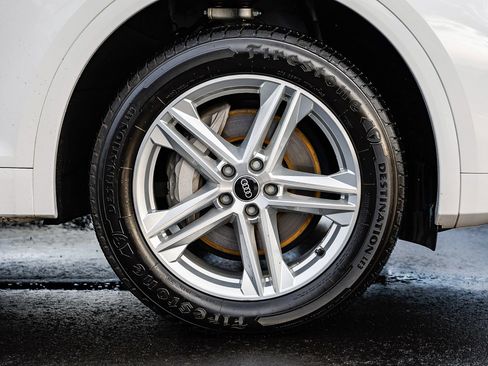 Used 2023 Audi Q5 e Premium Plus image 9