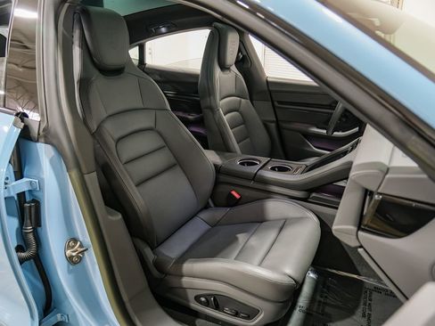 Used 2022 Porsche Taycan 4S image 32