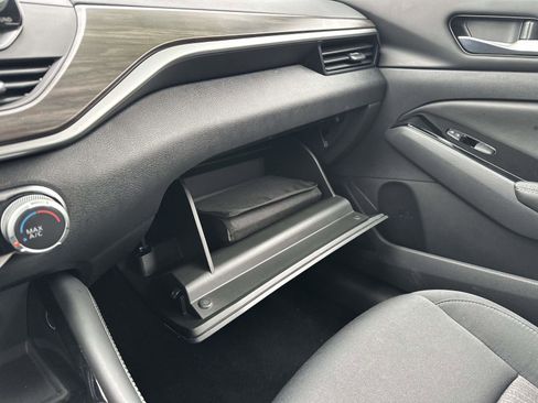 Used 2023 Nissan Altima 2.5 SV image 17