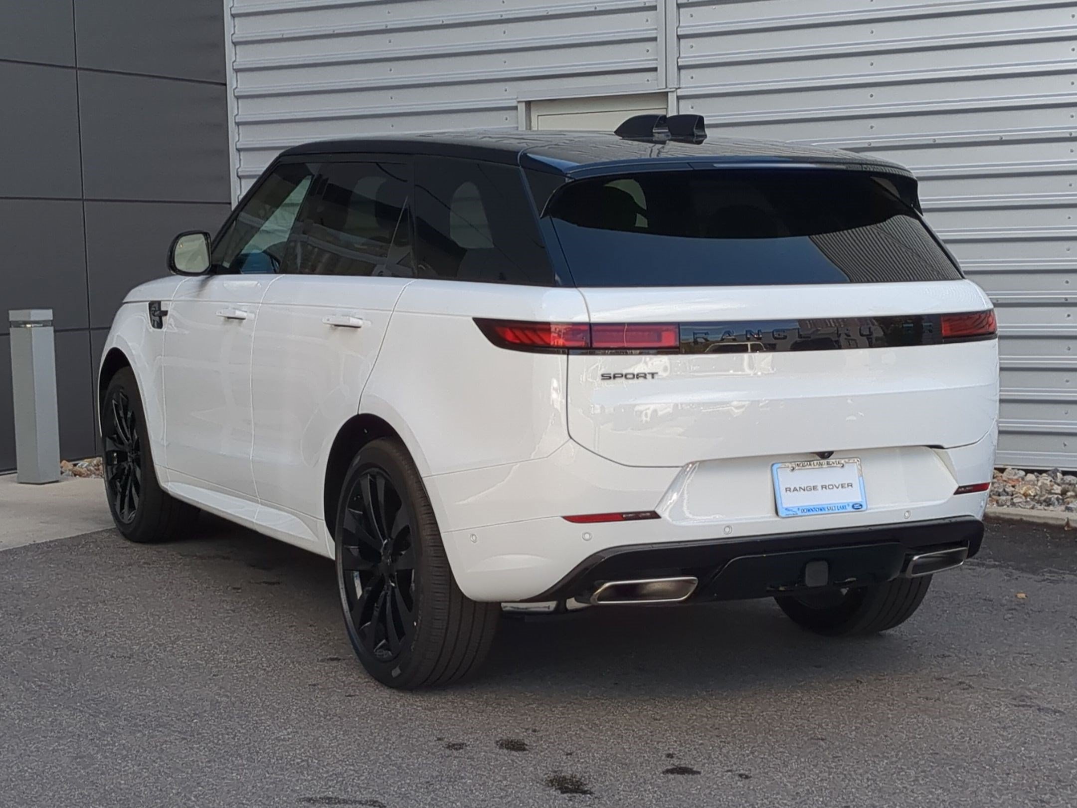 New 2027 Land Rover Range Rover Sport Dynamic SE AWD/4WD image 7