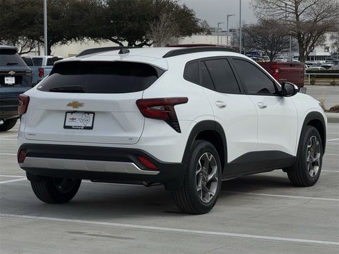 New 2026 Chevrolet Trax LT w/ Sunroof Package image 4