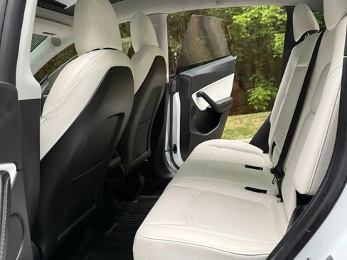 Used 2022 Tesla Model Y Long Range AWD/4WD image 16