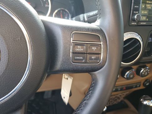 Used 2013 Jeep Wrangler Unlimited Sahara w/ Connectivity Group AWD/4WD image 16