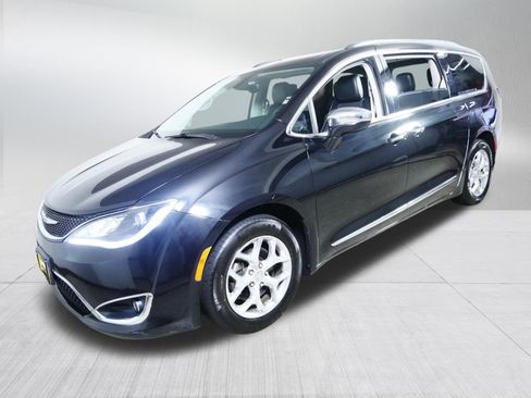 Used 2018 Chrysler Pacifica Limited FWD image 3