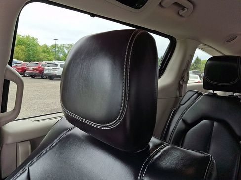 Used 2023 Chrysler Pacifica Touring-L FWD image 18
