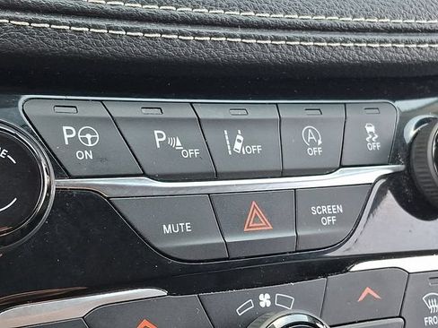 Used 2023 Chrysler Pacifica Touring-L FWD image 28