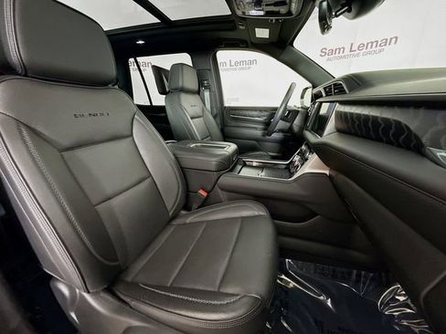 Used 2024 GMC Yukon Denali w/ Advanced Technology Package AWD/4WD image 34