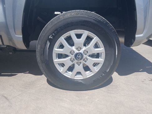 Used 2025 Toyota Tacoma SR5 AWD/4WD image 29