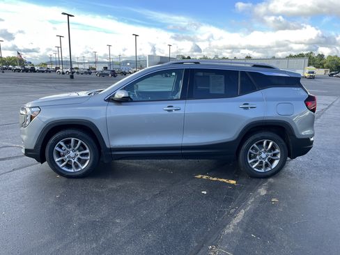 Used 2023 GMC Terrain SLT AWD/4WD image 4