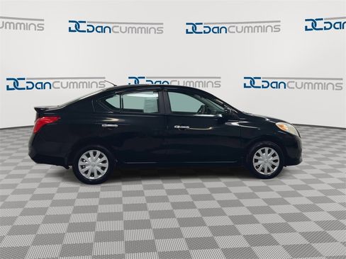 Used 2013 Nissan Versa SV image 9
