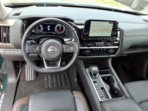 Certified 2025 Nissan Pathfinder Platinum w/ Cargo Package FWD image 9