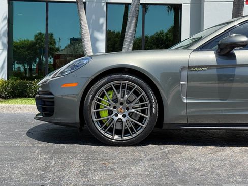 Used 2022 Porsche Panamera 4 Platinum Edition AWD/4WD image 17