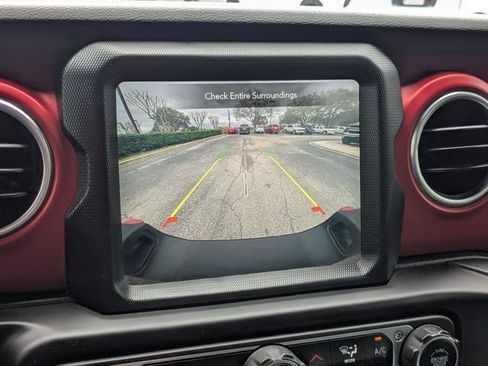 Used 2021 Jeep Gladiator Rubicon AWD/4WD image 12