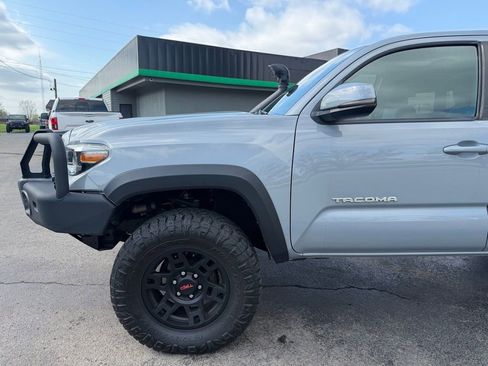 Used 2021 Toyota Tacoma TRD Off-Road w/ Technology Package AWD/4WD image 6