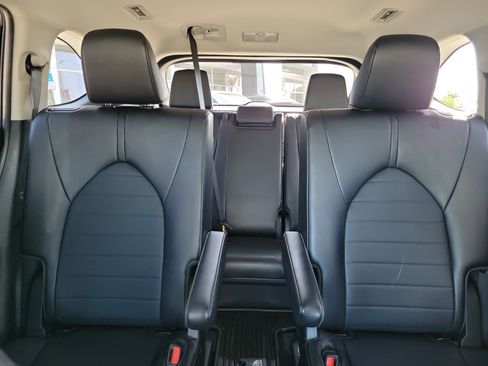 Used 2023 Toyota Highlander XLE FWD image 16