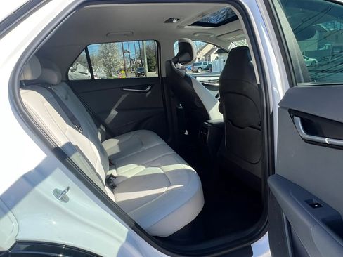 Used 2023 Kia Niro EX Touring image 28