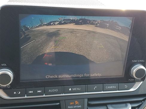 Used 2024 Nissan Altima 2.5 SV image 17