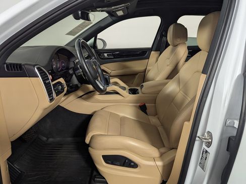 Used 2022 Porsche Cayenne AWD/4WD image 4